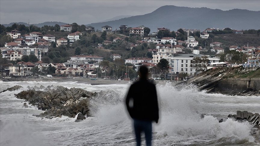 RİZE'DE KUVVETLİ YAĞIŞ UYARISI: SEL VE HEYELAN RİSKİNE KARŞI DİKKAT