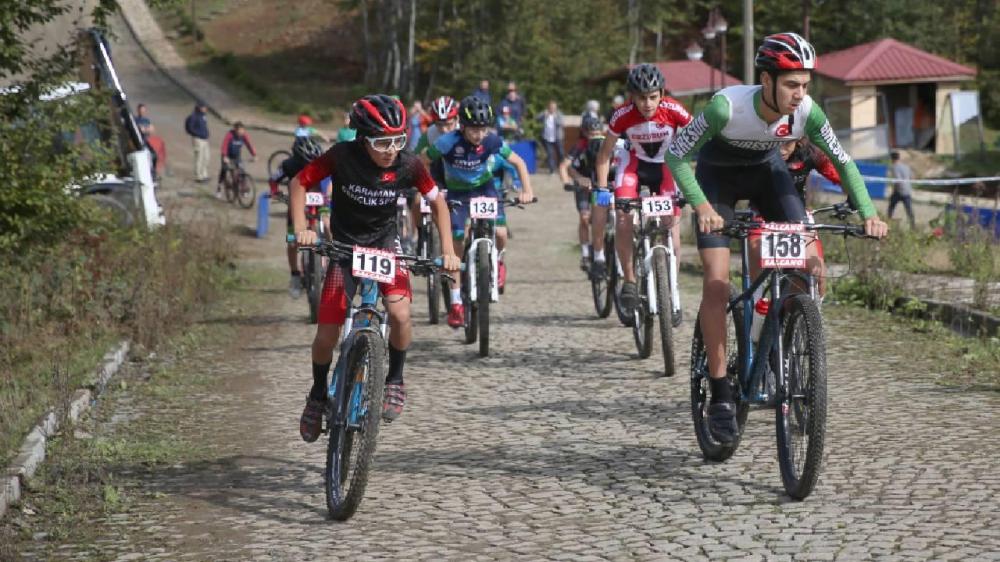 HANDÜZÜ YAYLASI’NDA BİSİKLET YARIŞLARI: 5 ÜLKEDEN 120 SPORCU KATILDI