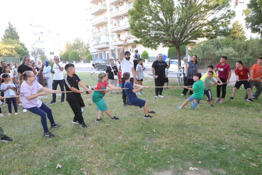 Bayraklı’da Çocuk Şenliği: Renkli Anlar ve Eğlence Dolu Aktiviteler