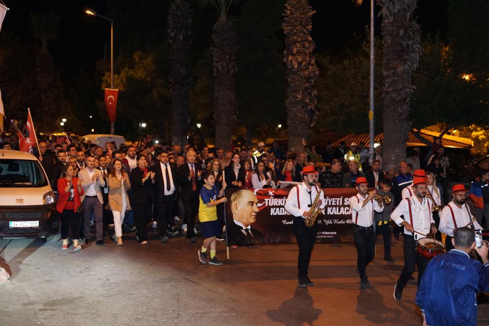 KEMALPAŞA’DA CUMHURİYET COŞKUSU: 101. YIL FENER ALAYI İLE KUTLANDI