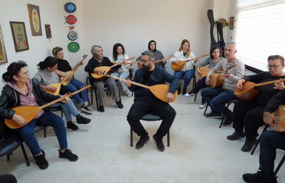 ÇUKUROVA’DA ÜCRETSİZ SAZ KURSUNA YOĞUN İLGİ