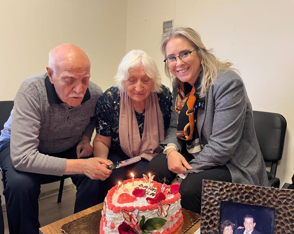 AK PARTİLİ ÇANKIRI, HUZUREVİNDE YARIM ASIRLIK EVLİ ÇİFTLERİ ZİYARET ETTİ