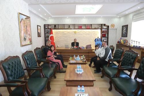 ÇUKURCA KAYMAKAMI MERT KUMCU, MİNİK MİSAFİRLERİNİ AĞIRLADI