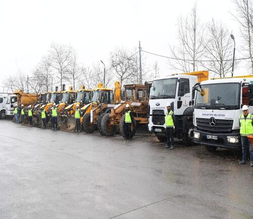 SANCAKTEPE BELEDİYESİ KAR YAĞIŞINA KARŞI TEYAKKUZDA! İŞTE ALINAN ÖNLEMLER