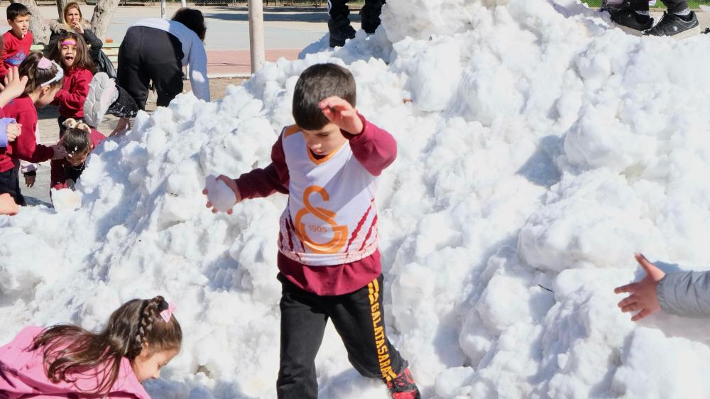 TOROSLARIN KARI ADANA’YA TAŞINDI: ÇOCUKLARDAN BÜYÜK SEVİNÇ