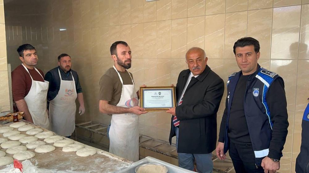 ADIYAMAN’DA HİJYEN VE KALİTE STANDARTLARINA UYAN İŞLETMELERE TEŞEKKÜR BELGESİ