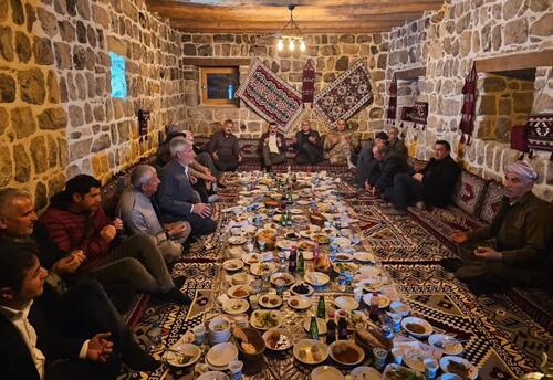 ÇUKURCA’DA RAMAZAN COŞKUSU: İLK İFTAR KALE EVLERİ’NDE YAPILDI