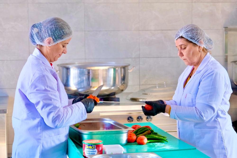 BAŞKAN KADİR AYDAR’DAN RAMAZAN AYINDA ÖRNEK DAYANIŞMA