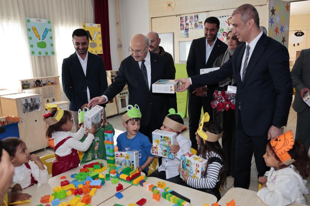 VALİ KÖŞGER, AHMET YESEVİ KÜLTÜR EVİ’NDE KADIN KURSİYERLERLE GÖRÜŞTÜ