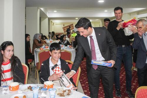 Genç Kaymakamlığı, Çocuklar ve Ailelerle Dayanışma İftarı Düzenledi