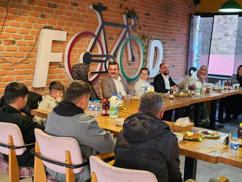 HAKKARİ ÇUKURCA’DA YETİMLER İÇİN ANLAMLI İFTAR PROGRAMI DÜZENLENDİ