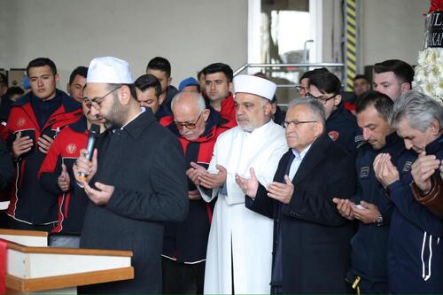ŞEHİT İTFAİYE ERİ BURAK DAĞTEKİN SON YOLCULUĞUNA UĞURLANDI