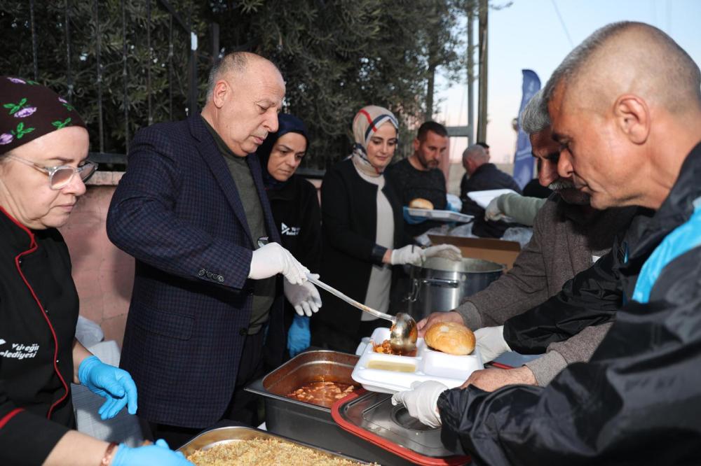 YÜREĞİR BELEDİYESİ’NDEN RAMAZAN BOYUNCA 45 BİN KİŞİYE İFTAR YEMEĞİ