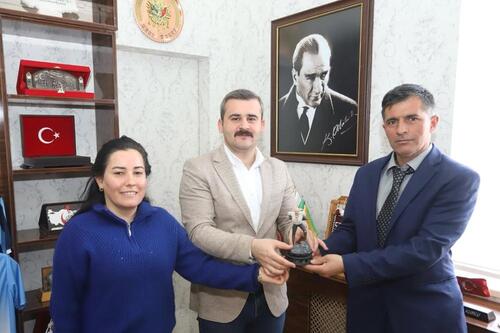 ÇUKURCA ŞEHİT VE GAZİ AİLELERİ DERNEĞİ’NDEN KAYMAKAM KUMCU’YA ANLAMLI ZİYARET