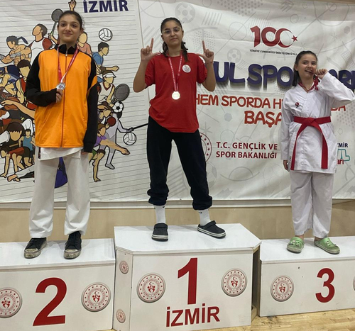 BAYRAKLI BELEDİYESİ SPORCULARI 23 NİSAN KARATE TURNUVASINA DAMGA VURDU