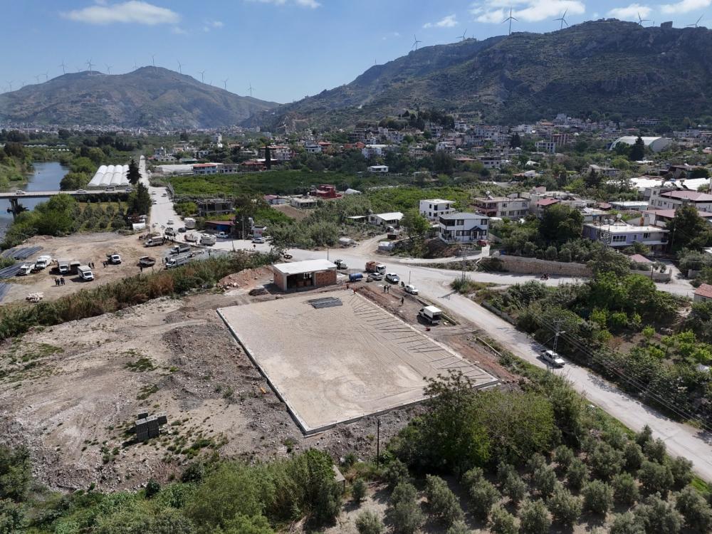 HBB'DEN SAMANDAĞ'A SPOR YATIRIMI: MODERN HALI SAHA PROJESİ BAŞLAD