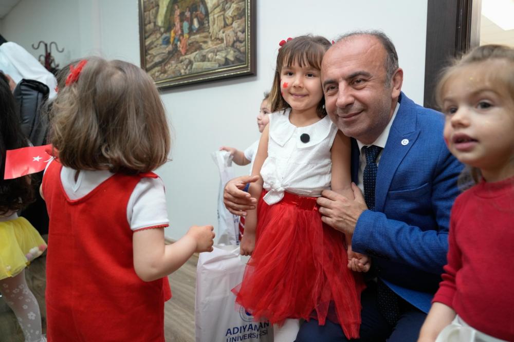 MİNİK REKTÖRLER GÖREVE BAŞLADI: 23 NİSAN COŞKUSU ADIYAMAN ÜNİVERSİTESİ’NDE YAŞANDI