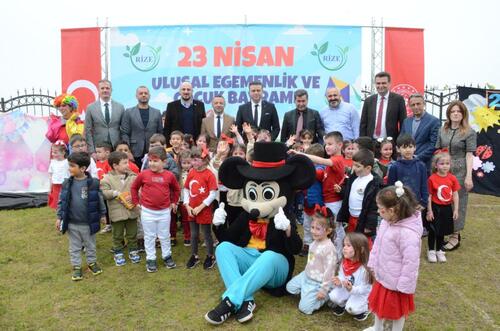 RİZE'DE 23 NİSAN COŞKUSU: ÇOCUKLAR EĞLENCEYE DOYDU