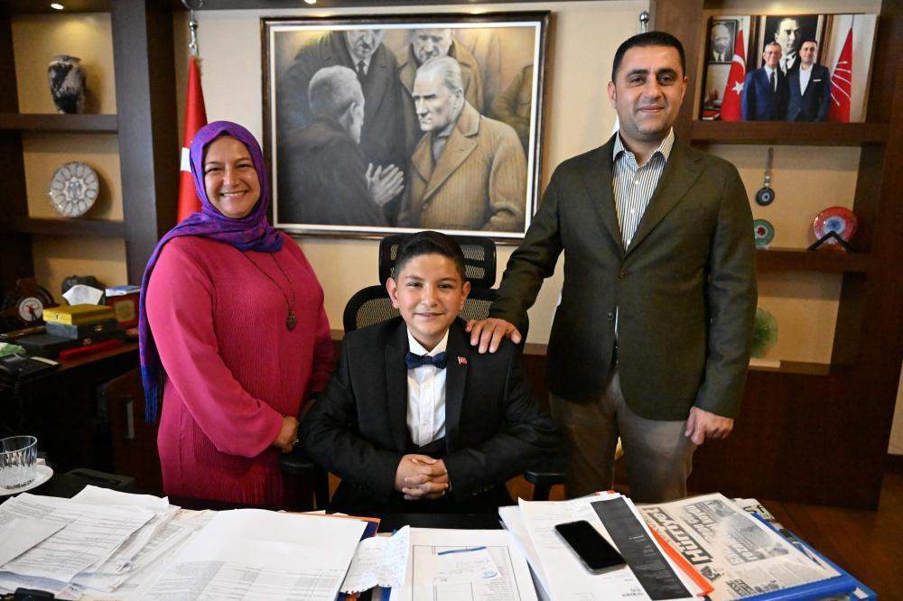 BAŞKAN KOZAY, MAKAM KOLTUĞUNU ÇOCUKLARA DEVRETTİ