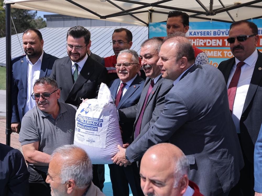 BAŞKAN BÜYÜKKILIÇ’TAN ÜRETİCİYE 11,5 MİLYON TL’LİK 238 TON TOHUM DESTEĞİ