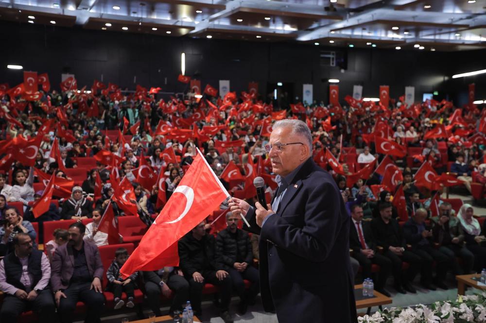 BAŞKAN BÜYÜKKILIÇ'TAN GENÇLERE ÖVGÜ DOLU SÖZLER: 