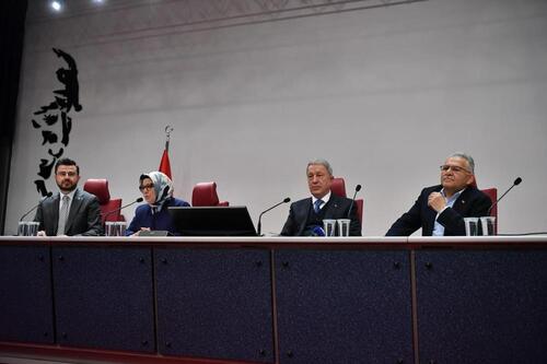 BAŞKAN BÜYÜKKILIÇ, BÜYÜKŞEHİR’DEKİ PROGRAMDA İŞ DÜNYASI İLE BİR ARAYA GELDİ