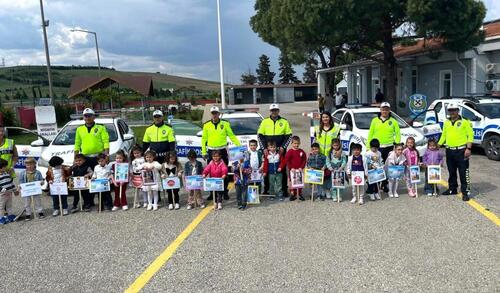 GELİBOLULU ÖĞRENCİLERDEN TRAFİK HAFTASI ZİYARETİ
