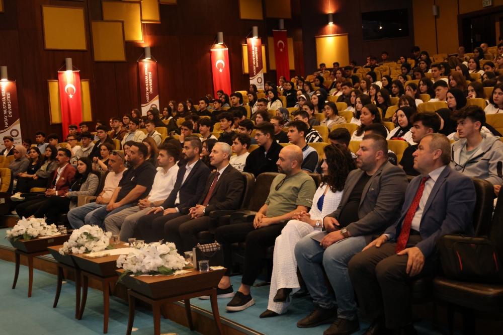 HBB'DEN HATAY'IN GENÇLERİNE DESTEK ELİ: SINAV ÖNCESİ ÜCRETSİZ MOTİVASYON SEMİNERLERİ