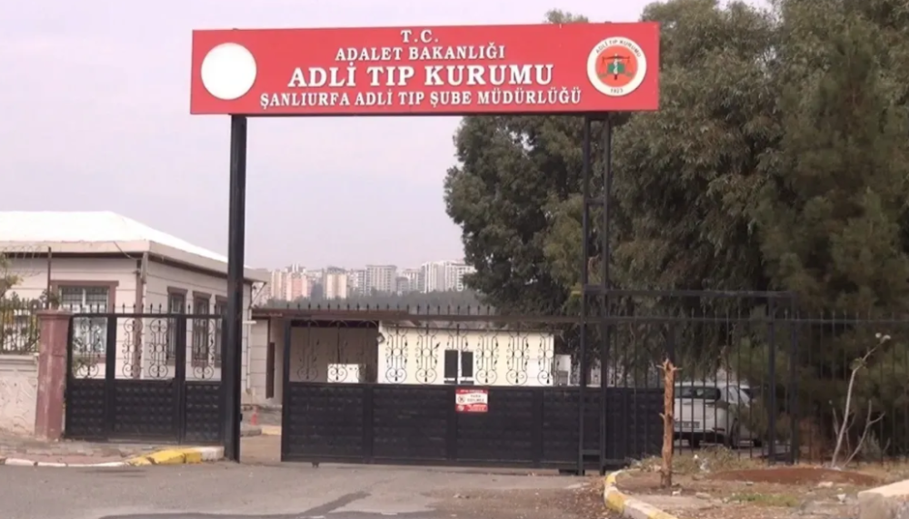 TALİHSİZ SON! ŞANLIURFA'DA OTOMOBİLİN ÇARPTIĞI GENÇ HAYATINI KAYBETTİ