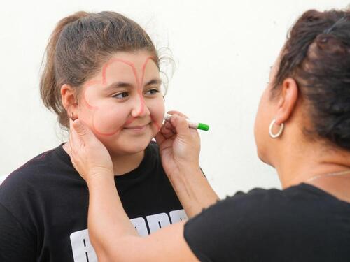 ÇÖLYAK HASTASI ÇOCUKLARDAN ANNELERİNE FİDAN HEDİYESİ