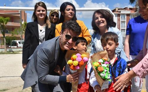 GELİBOLU'DA ÖZEL ÖĞRENCİLERDEN ENGEL TANIMAYAN RESİM SERGİSİ