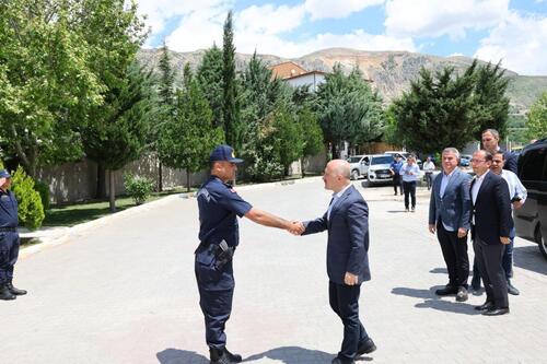 VALİ VAROL, TUT'TAKİ YENİ İLÇE JANDARMA KOMUTANLIĞI İNŞAATINI İNCELEDİ