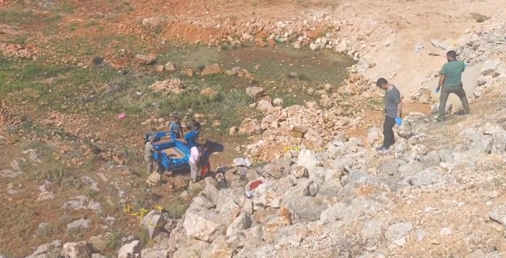 HALFETİ'DE SEPETLİ MOTOSİKLET UÇURUMA YUVARLANDI: 1 ÖLÜ, 1 AĞIR YARALI