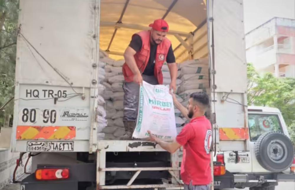 DEFNE BELEDİYE BAŞKANI ÖZGÜN'DEN LAZKİYE'YE ANLAMLI UN BAĞIŞI