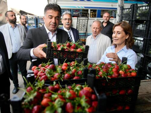 SEYHAN BELEDİYE BAŞKANI TEKİN'DEN EMEKÇİLERE SABAH ZİYARETİ VE DESTEK