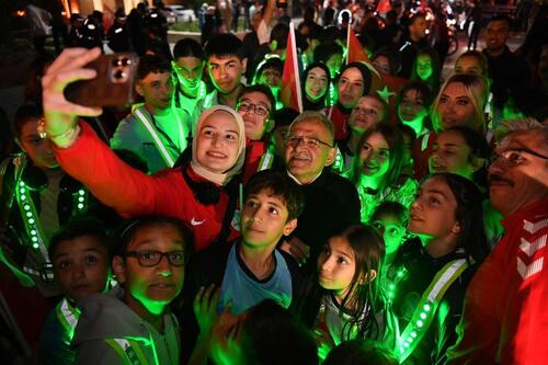 BAŞKAN BÜYÜKKILIÇ: “GELECEĞİMİZİ GENÇLERİMİZLE BİRLİKTE İNŞA EDİYORUZ”