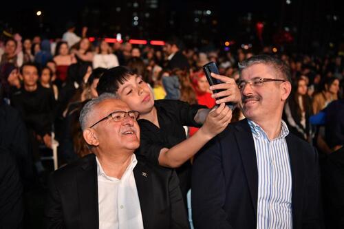 BAŞKAN BÜYÜKKILIÇ, 19 MAYIS'TA GENÇLERLE BİR ARAYA GELDİ