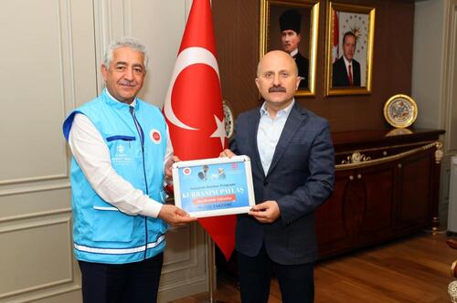 VALİ OSMAN VAROL’DAN ANLAMLI BAĞIŞ: KURBANINI TDV’YE BAĞIŞLADI