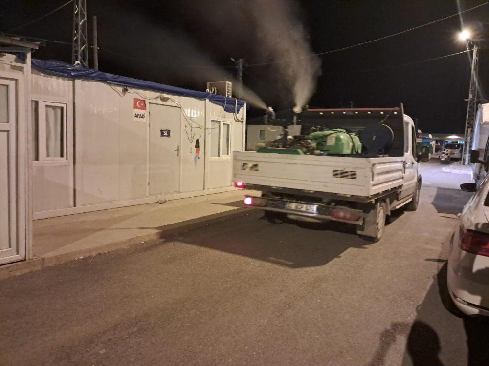 ADIYAMAN BELEDİYESİNDEN SİNEK VE HAŞEREYE KARŞI GECE MESAİSİ