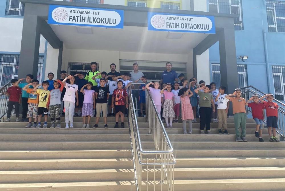 ADIYAMAN TUT İLÇE EMNİYET AMİRLİĞİ’NDEN FATİH İLKÖĞRETİM OKULU’NDA ÖĞRENCİLERE KAPSAMLI EĞİTİM PROGRAMI