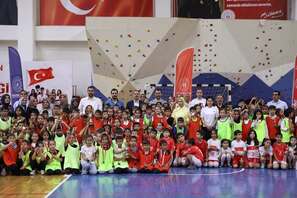 ADIYAMAN’DA GELENEKSEL ÇOCUK OYUNLARI ŞENLİĞİ COŞKUYLA TAMAMLANDI