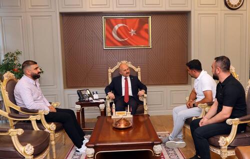 VALİ OSMAN VAROL, HALK BULUŞMALARIYLA VATANDAŞLARIN SORUNLARINI DİNLEMEYE DEVAM EDİYOR