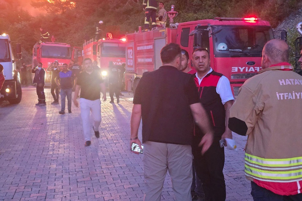 HATAY DÖRTYOL’DA ORMAN YANGINI: 920 HANE TAHLİYE EDİLDİ